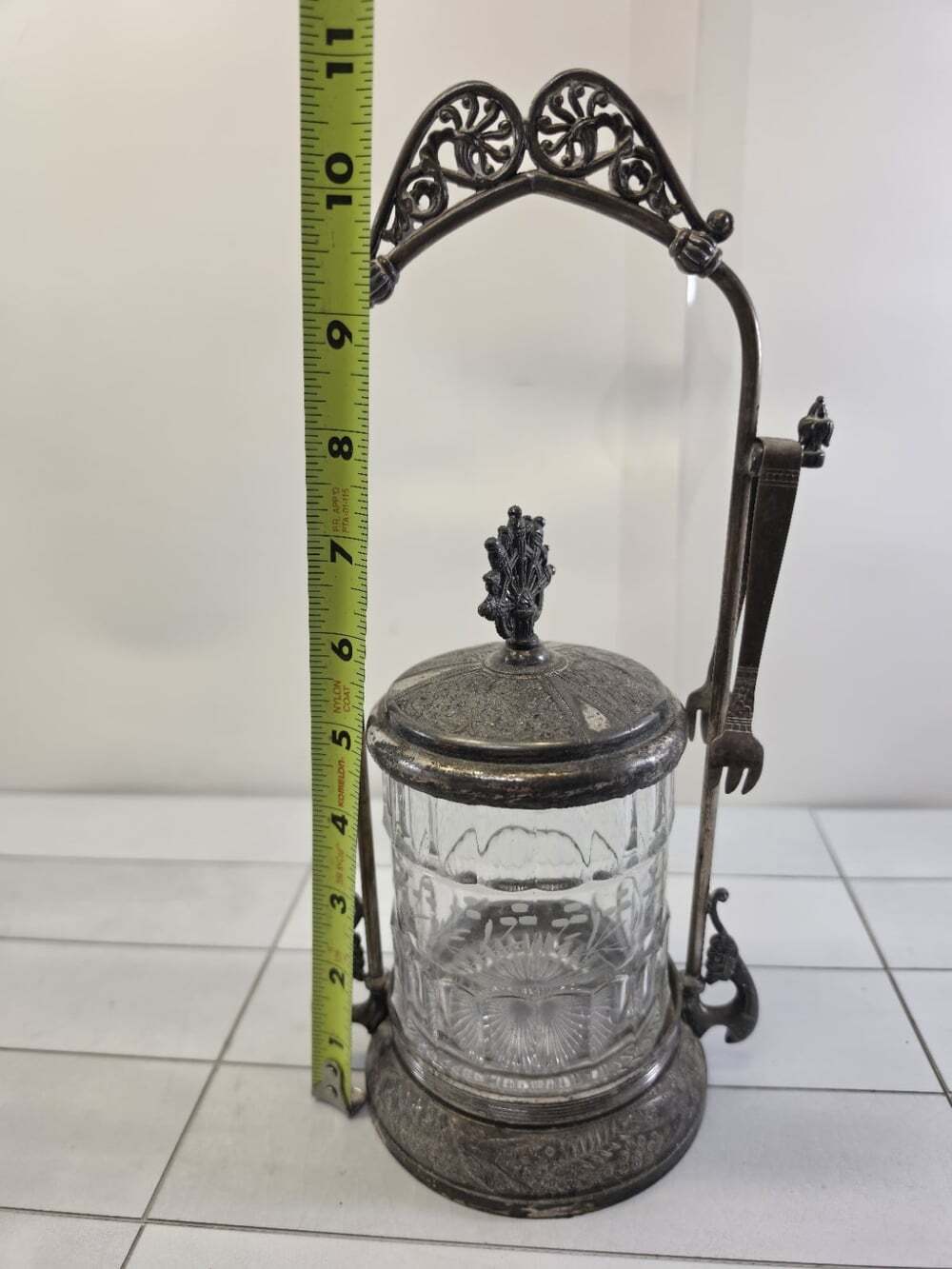 Meriden B. Co Silverplate Victorian Floral Pickle Castor Jar & Original Tongs - Picture 8 of 8